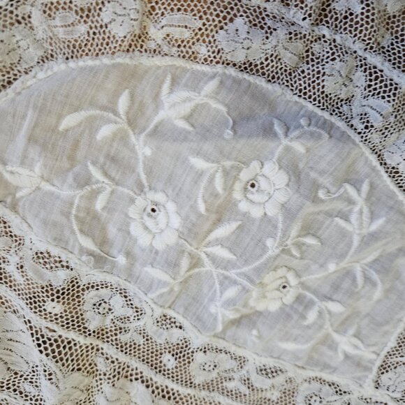 Vintage French Normandy Lace Tablecloth - Picture 4 of 8
